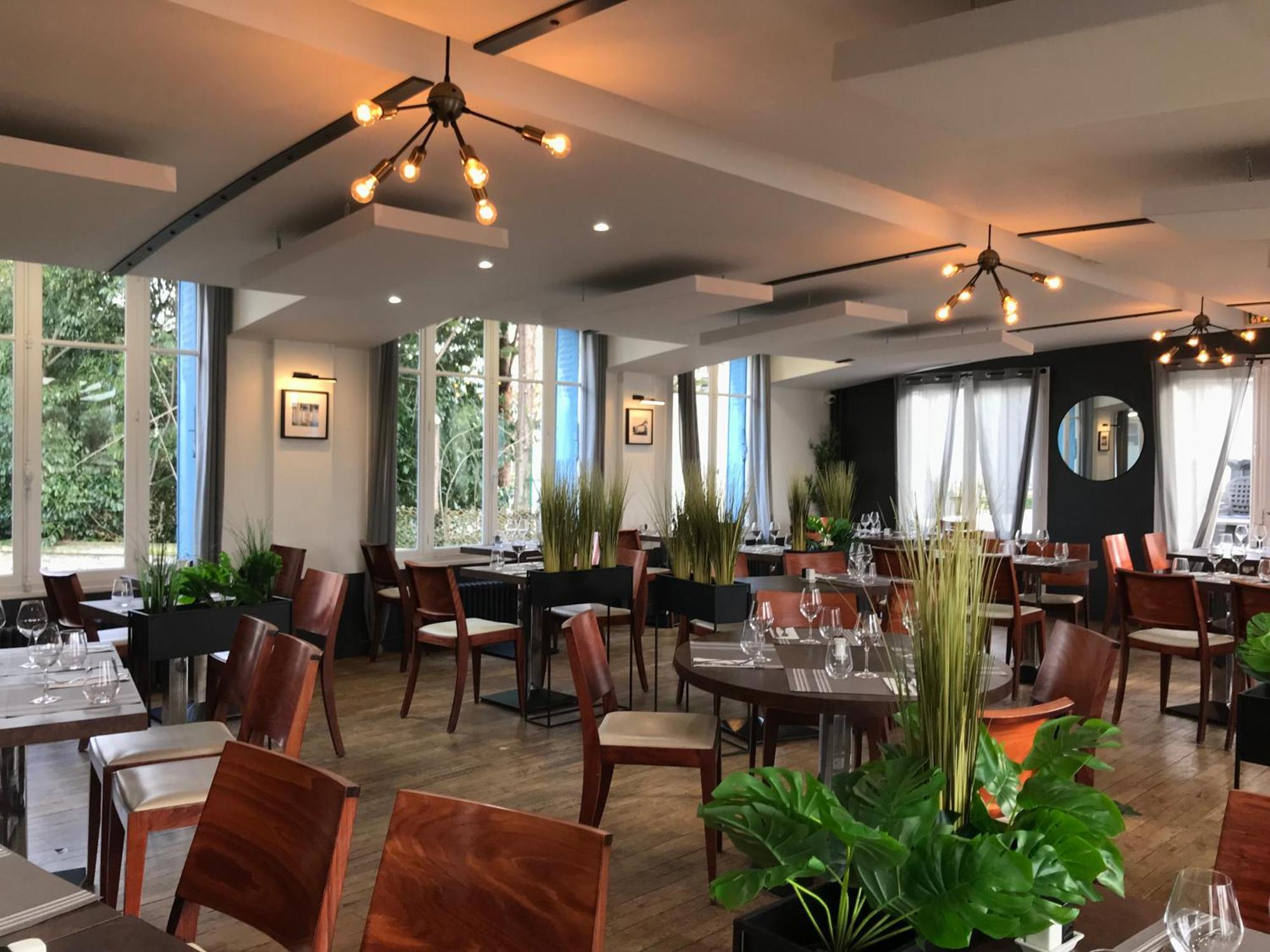 Logis Hotel & Restaurant - Les Bords De Seine La Roche-Guyon Buitenkant foto