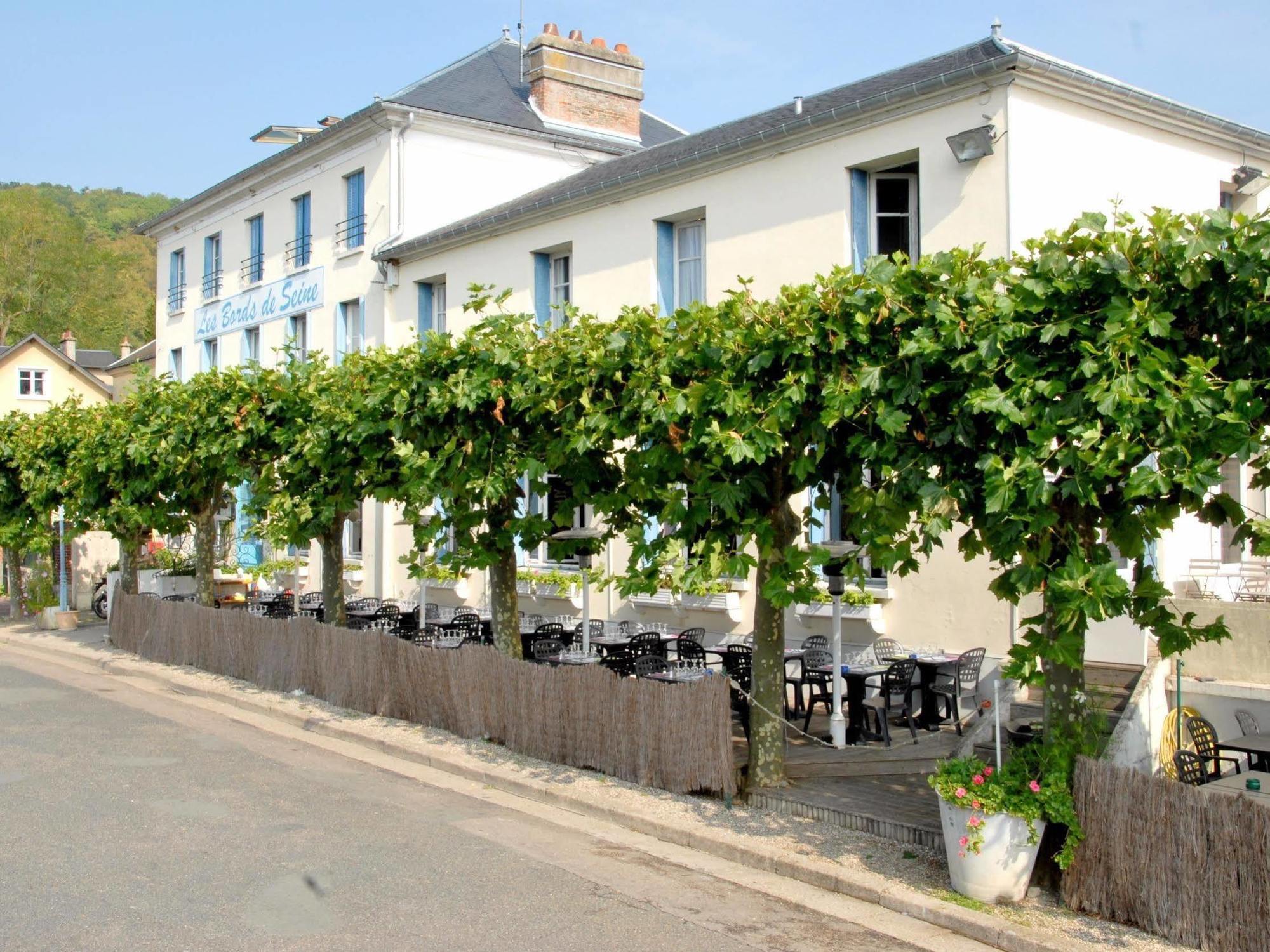 Logis Hotel & Restaurant - Les Bords De Seine La Roche-Guyon Buitenkant foto