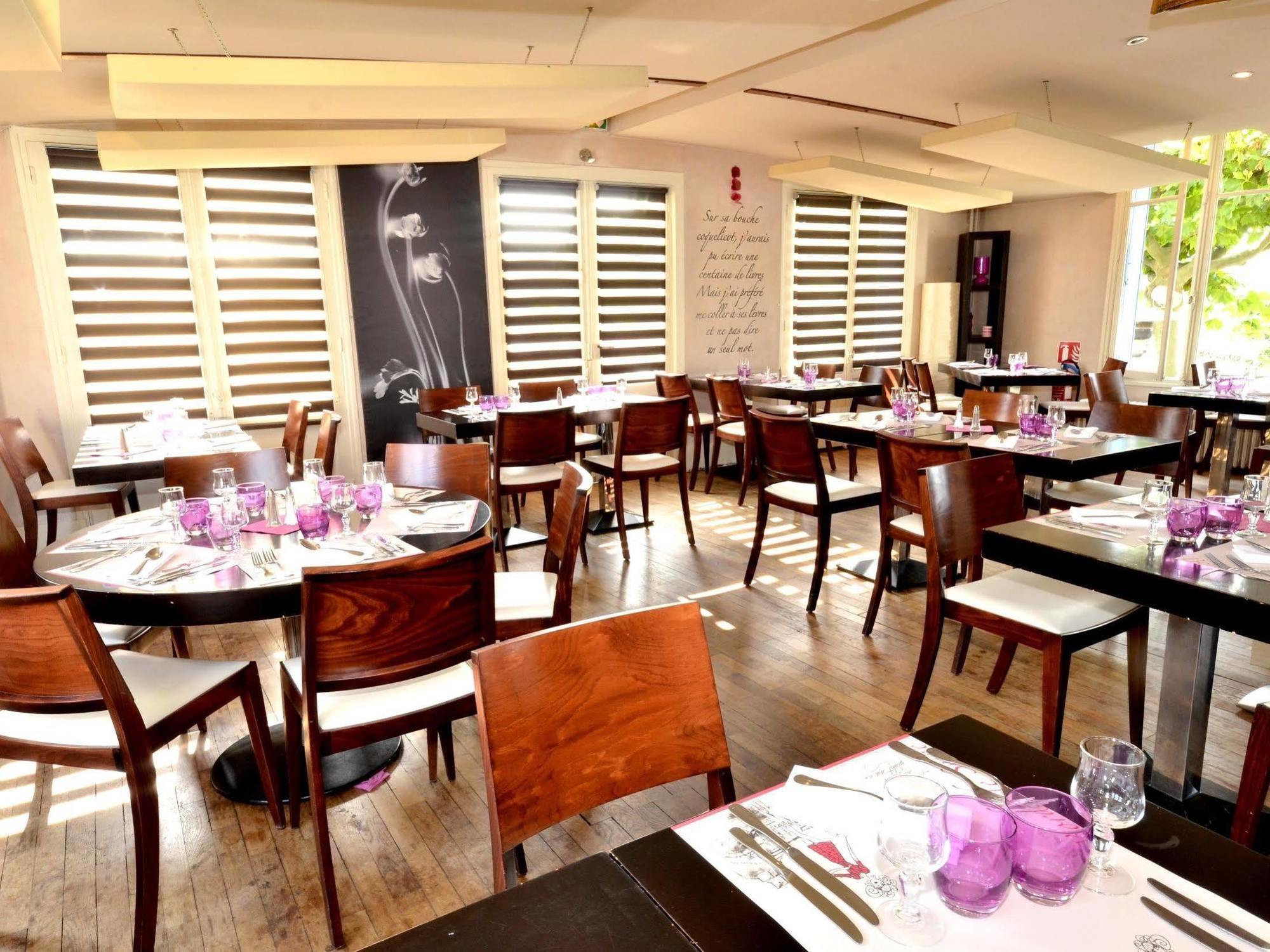 Logis Hotel & Restaurant - Les Bords De Seine La Roche-Guyon Buitenkant foto